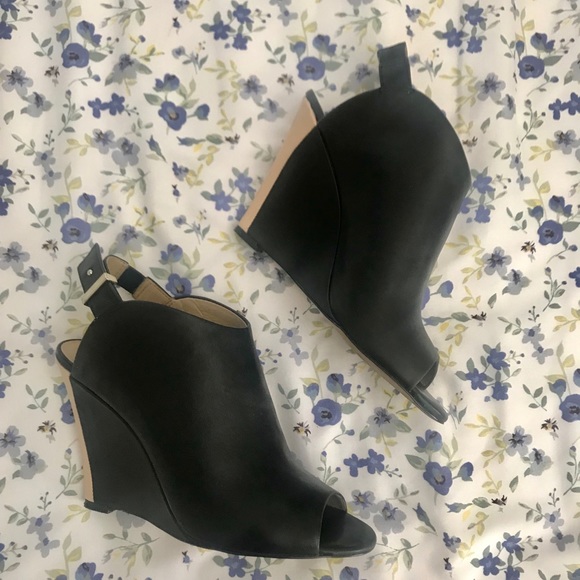 Ann Taylor Shoes - Ann Taylor✨Noelle Leather Peep toe Wedge